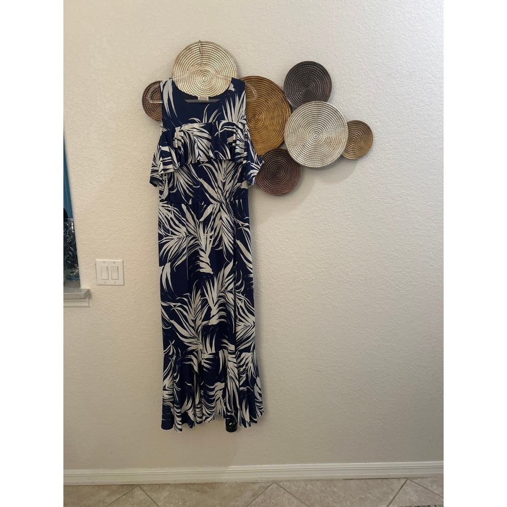 Kiyonna Piper Cold Shoulder Dress in a Navy Palms print 1X - Picture 2 of 5